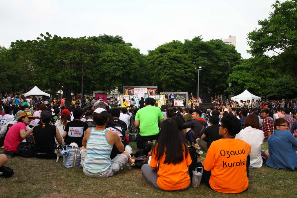 遊行終點回到生日公園，由各團體進行表演與演說。